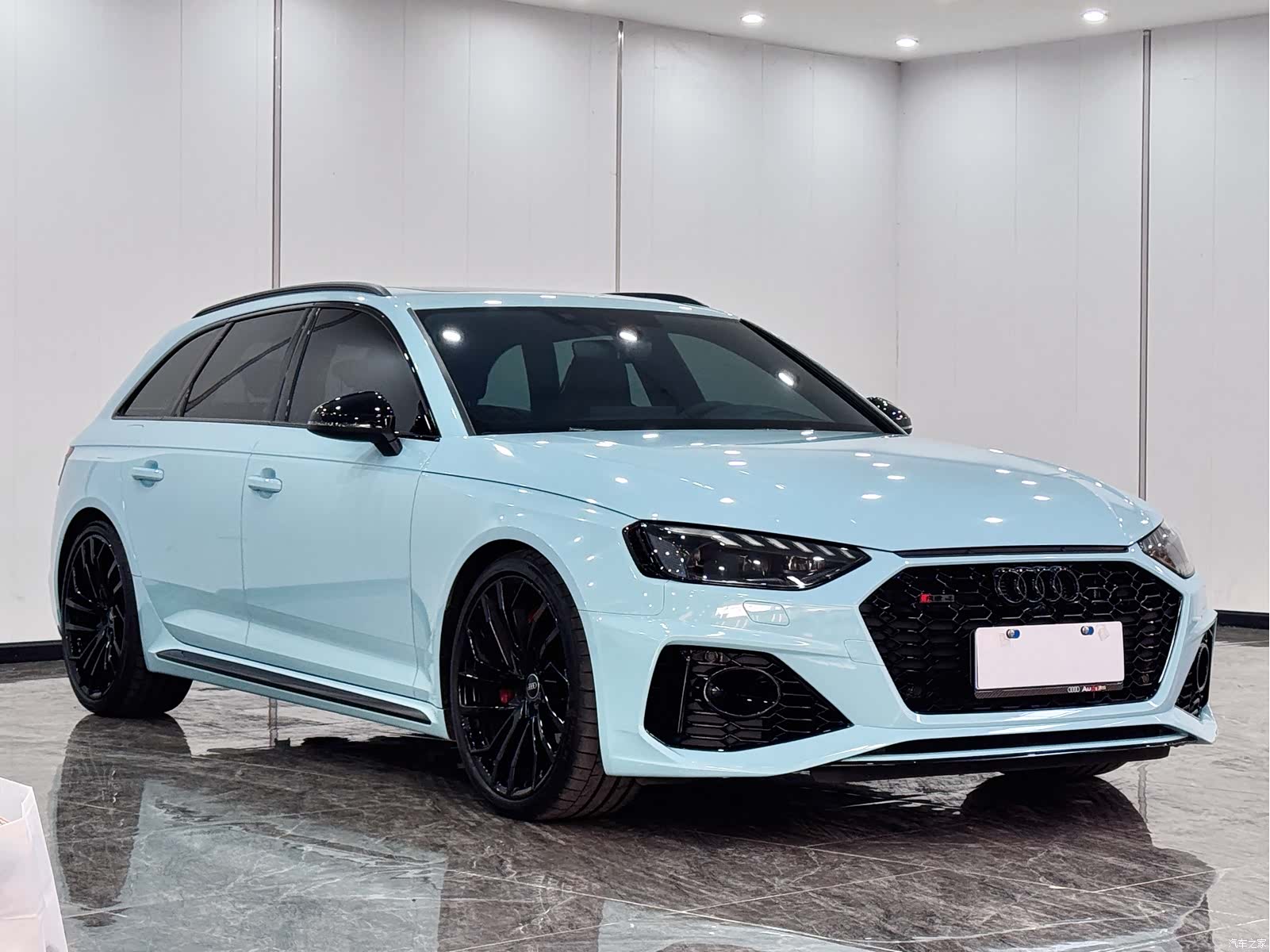 Audi RS4, 2025 2