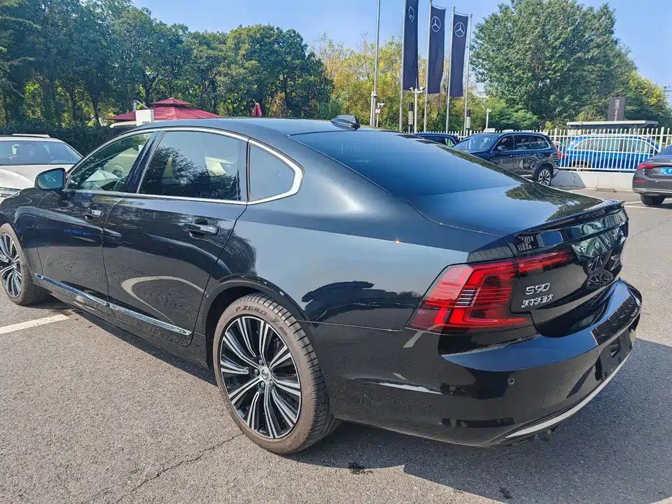 Volvo S90