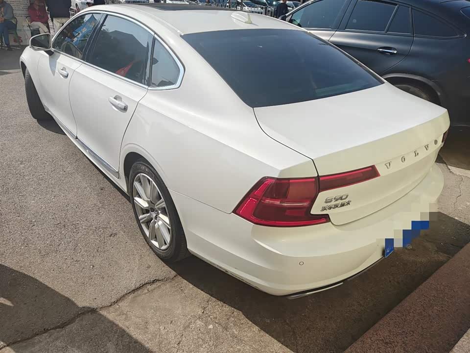 Volvo S90