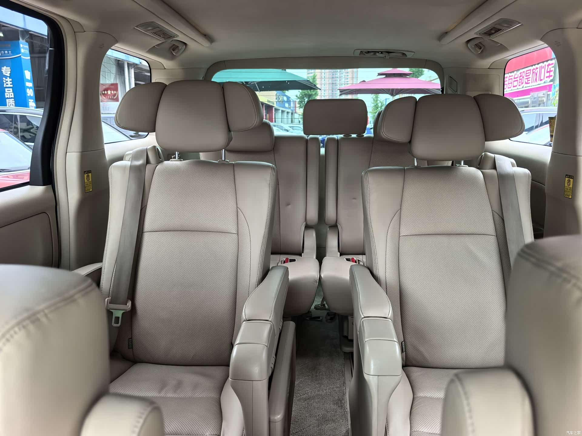 Toyota Alphard, 2010 13