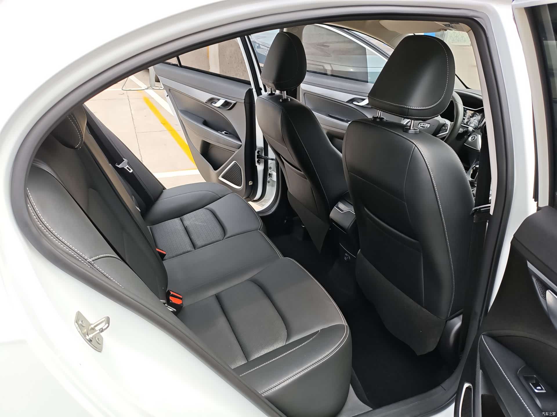 Geely Emgrand, 2021 9