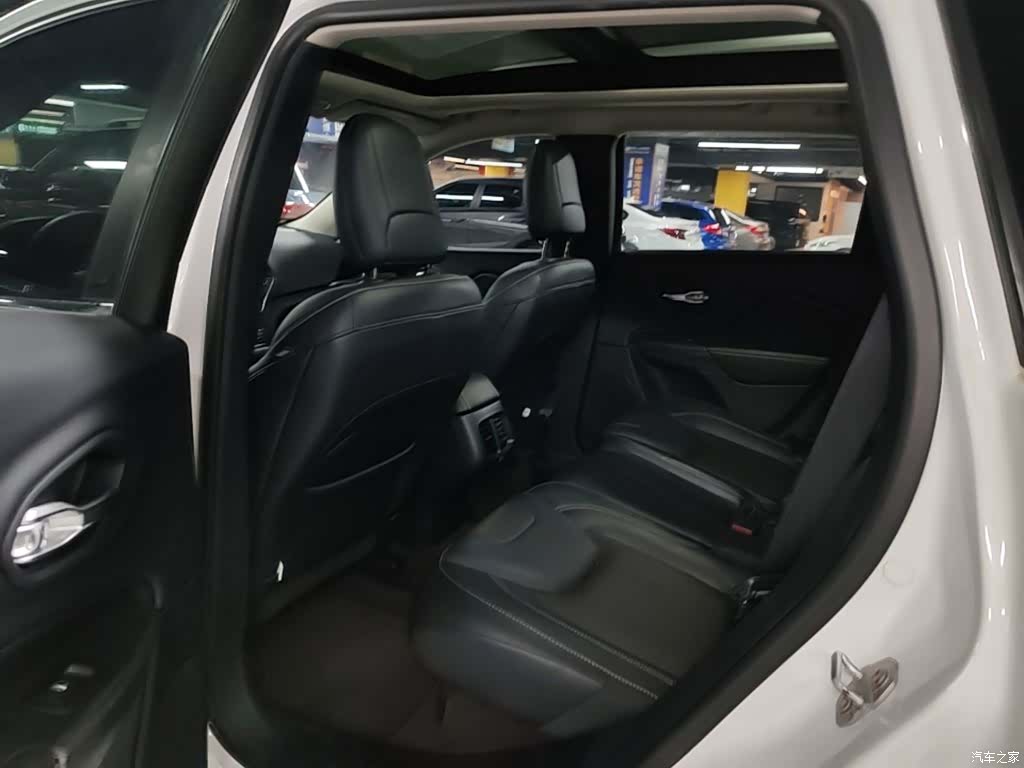 Jeep Cherokee, 2017 13