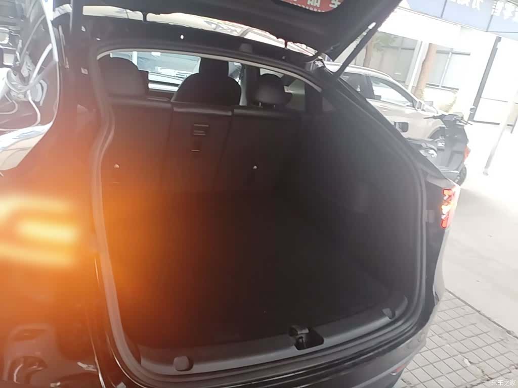 Tesla Model Y, 2022 19