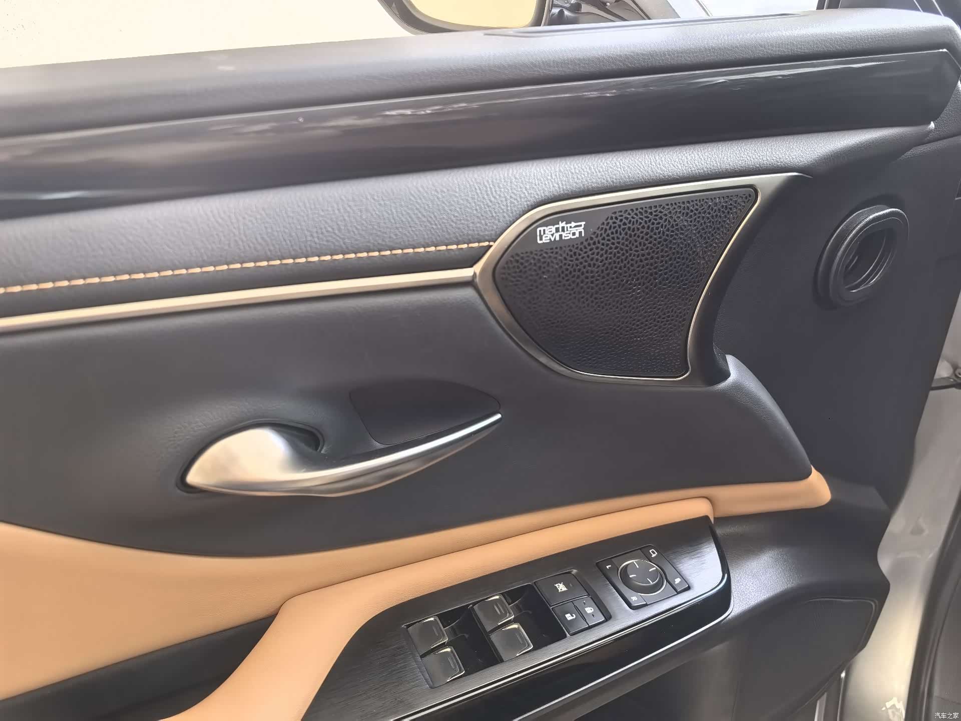 Lexus ES, 2023 4