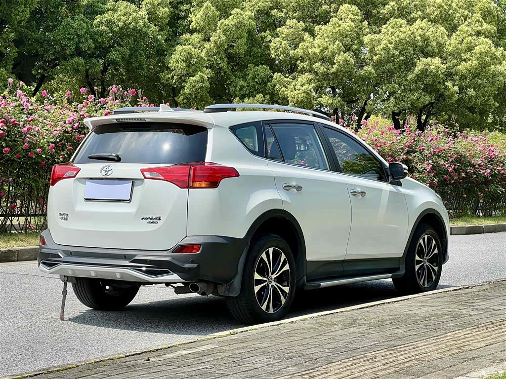 Toyota RAV4, 2015 4
