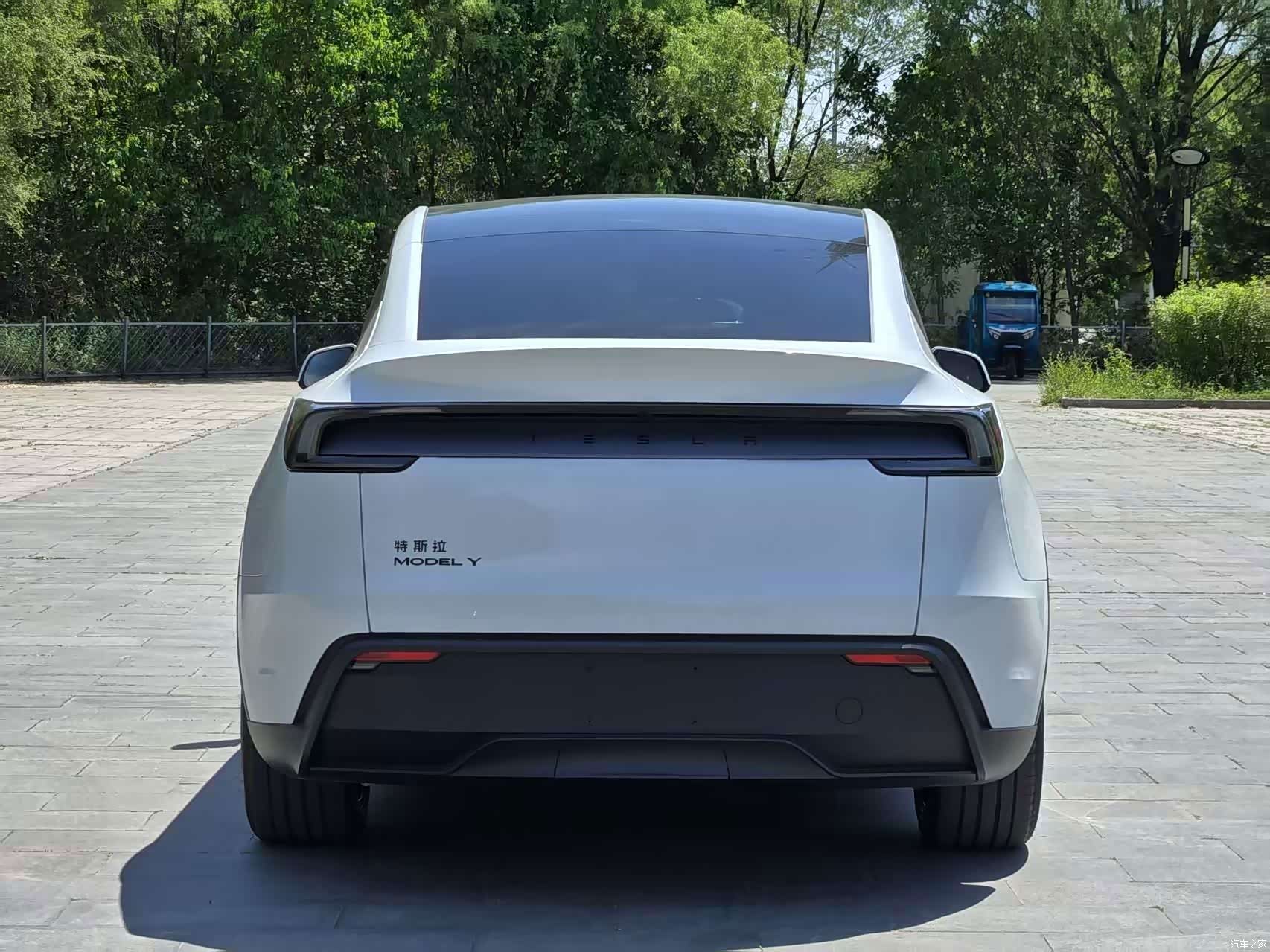 Tesla Model Y, 2026 4