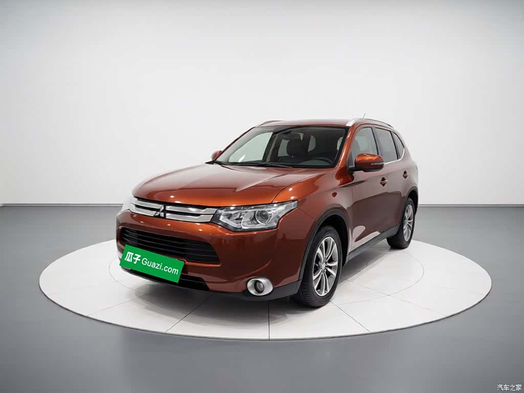 Mitsubishi Outlander, 2015 1