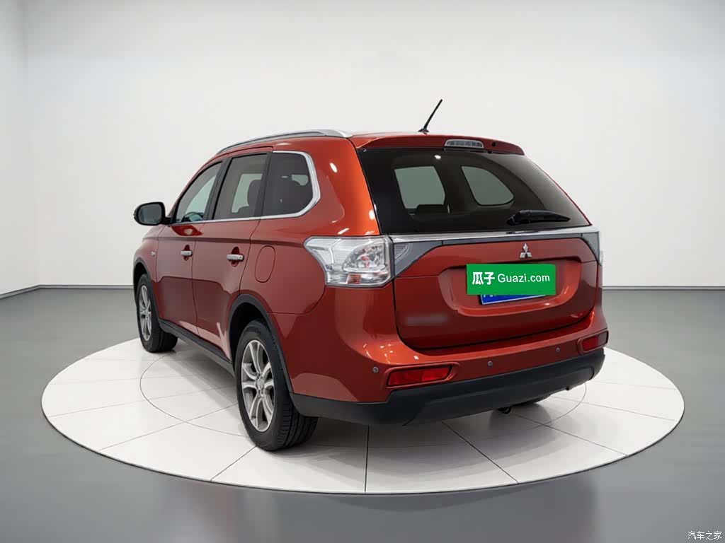 Mitsubishi Outlander, 2015 4