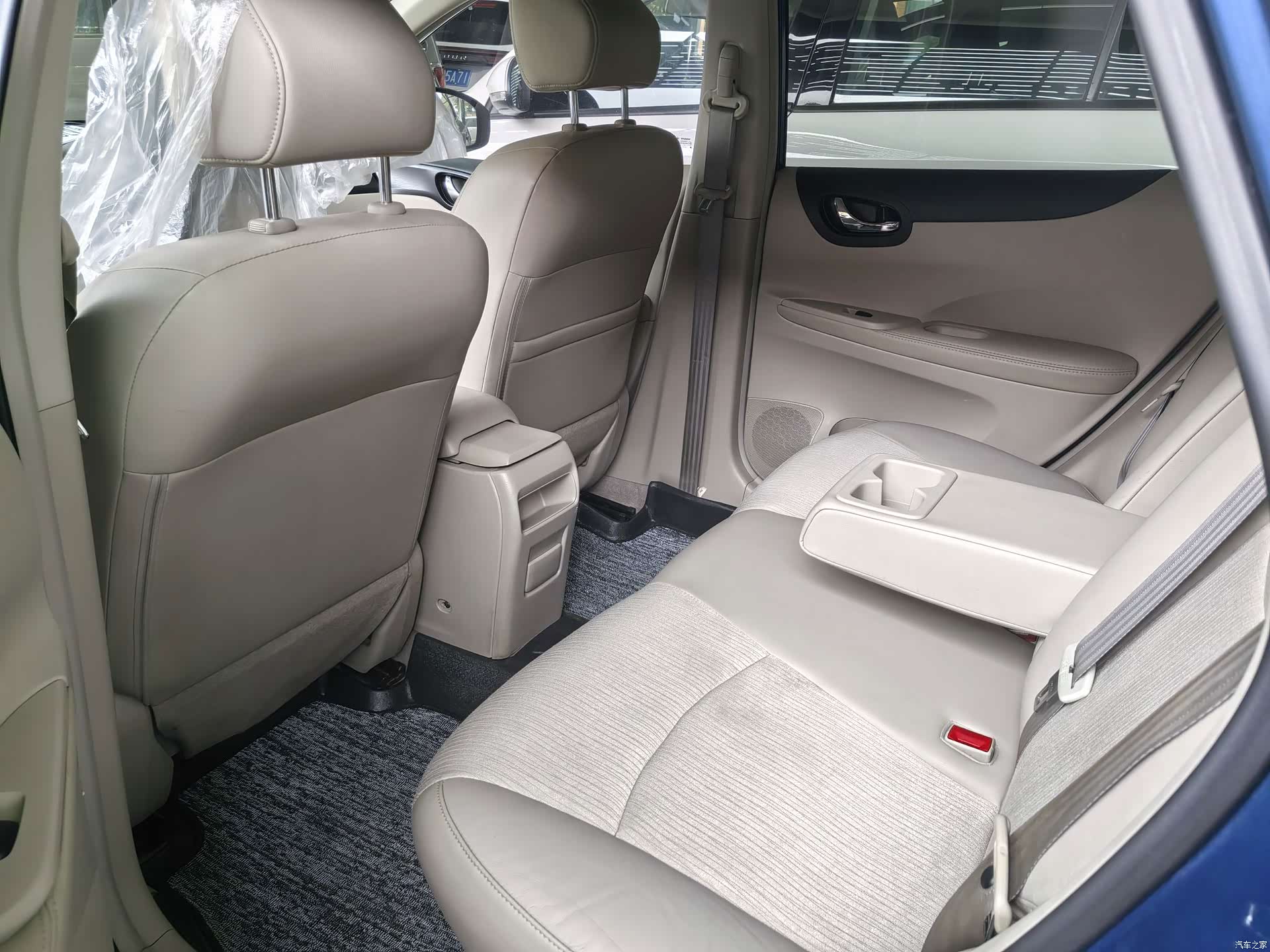 Nissan Tiida, 2012 7