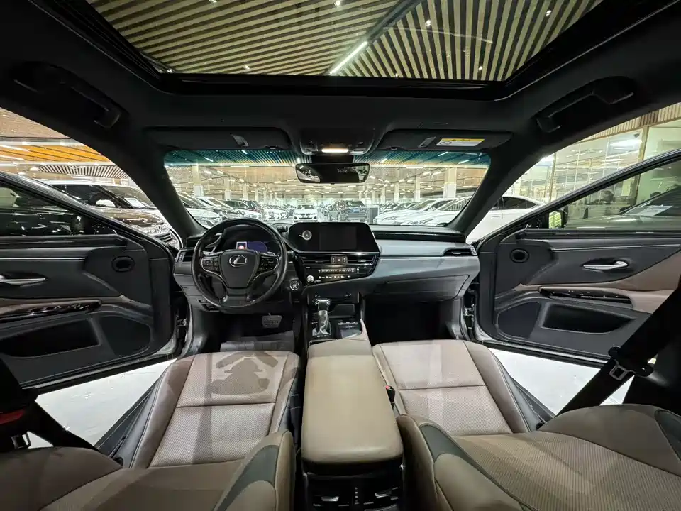 Lexus ES
