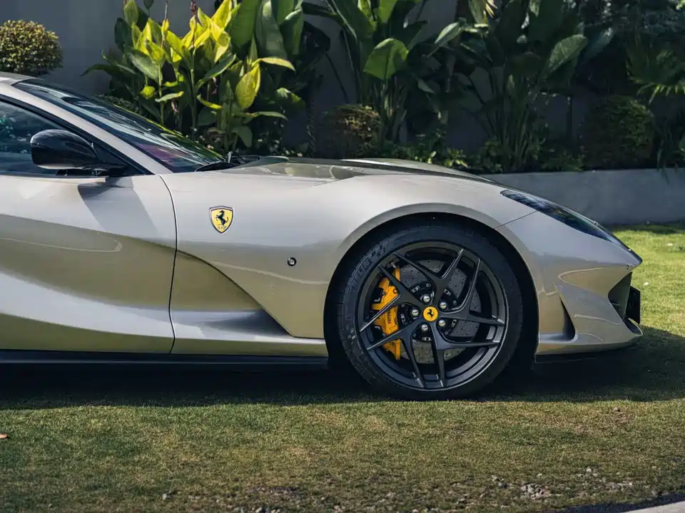 Ferrari 812