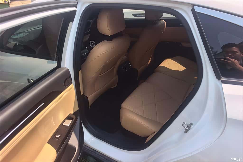 Geely Galaxy L6, 2024 11