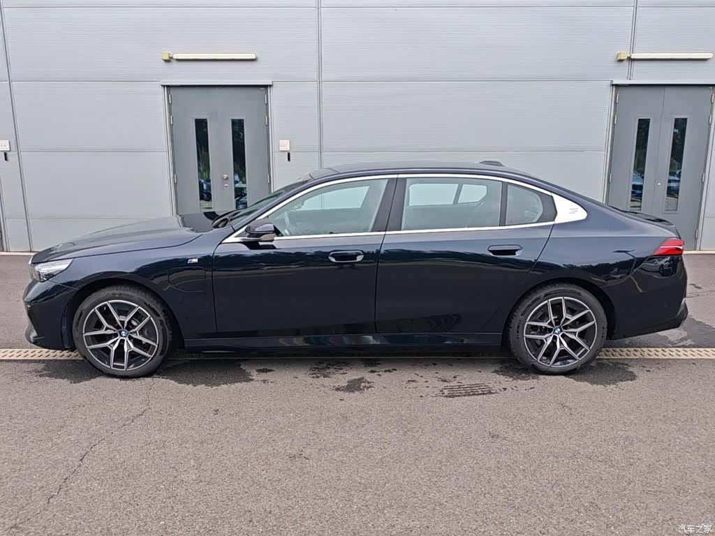 BMW i5, 2025 все фото