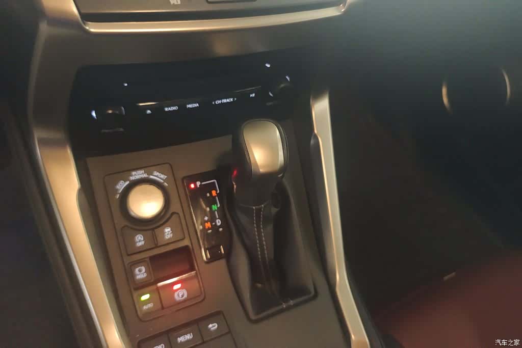 Lexus NX, 2016 16