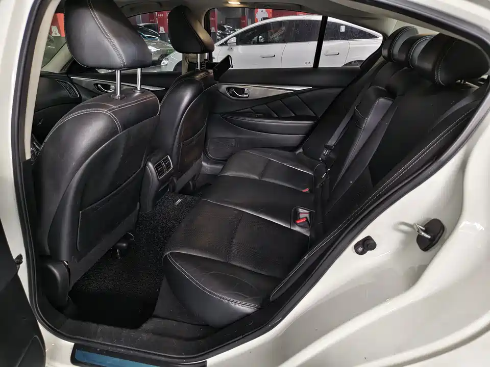 Infiniti Q50L