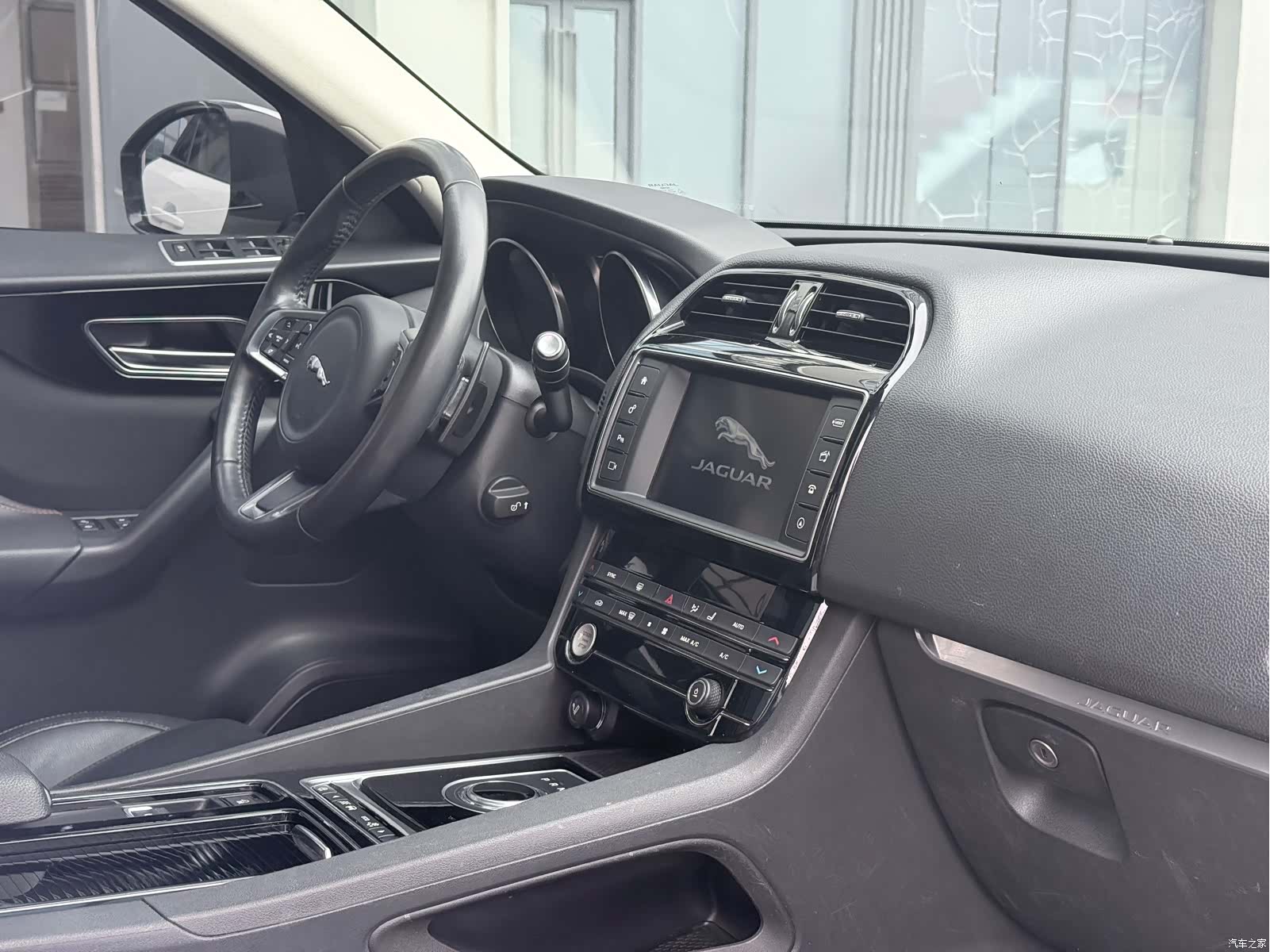 Jaguar F-PACE, 2018 13