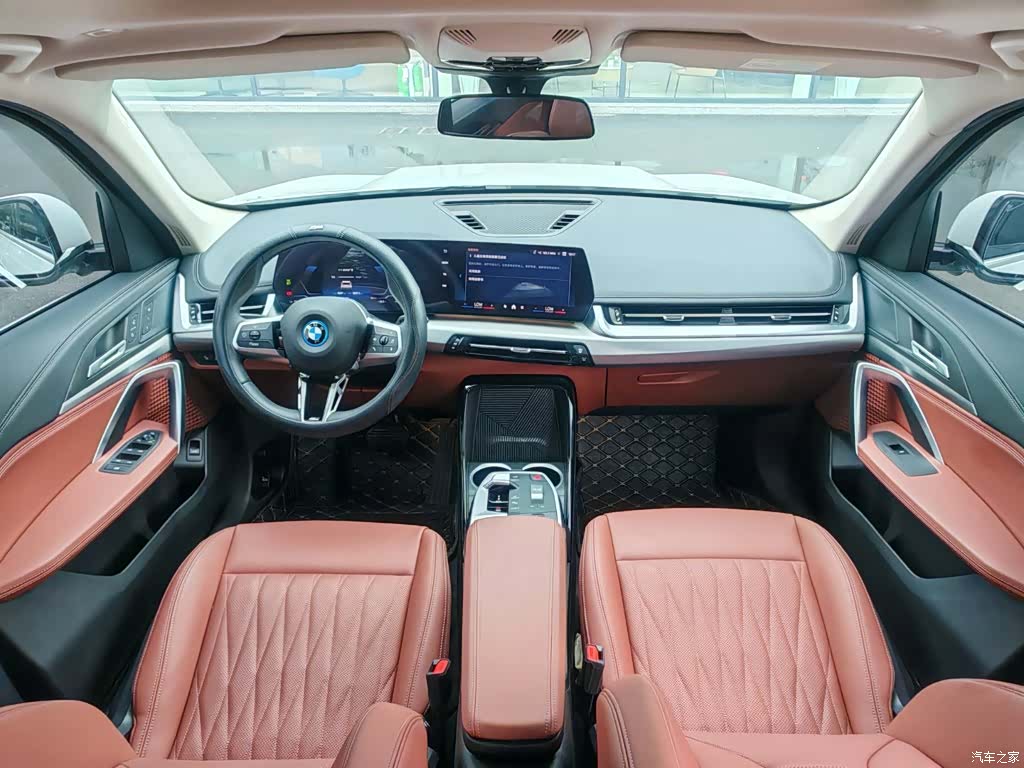 BMW iX1, 2025 6