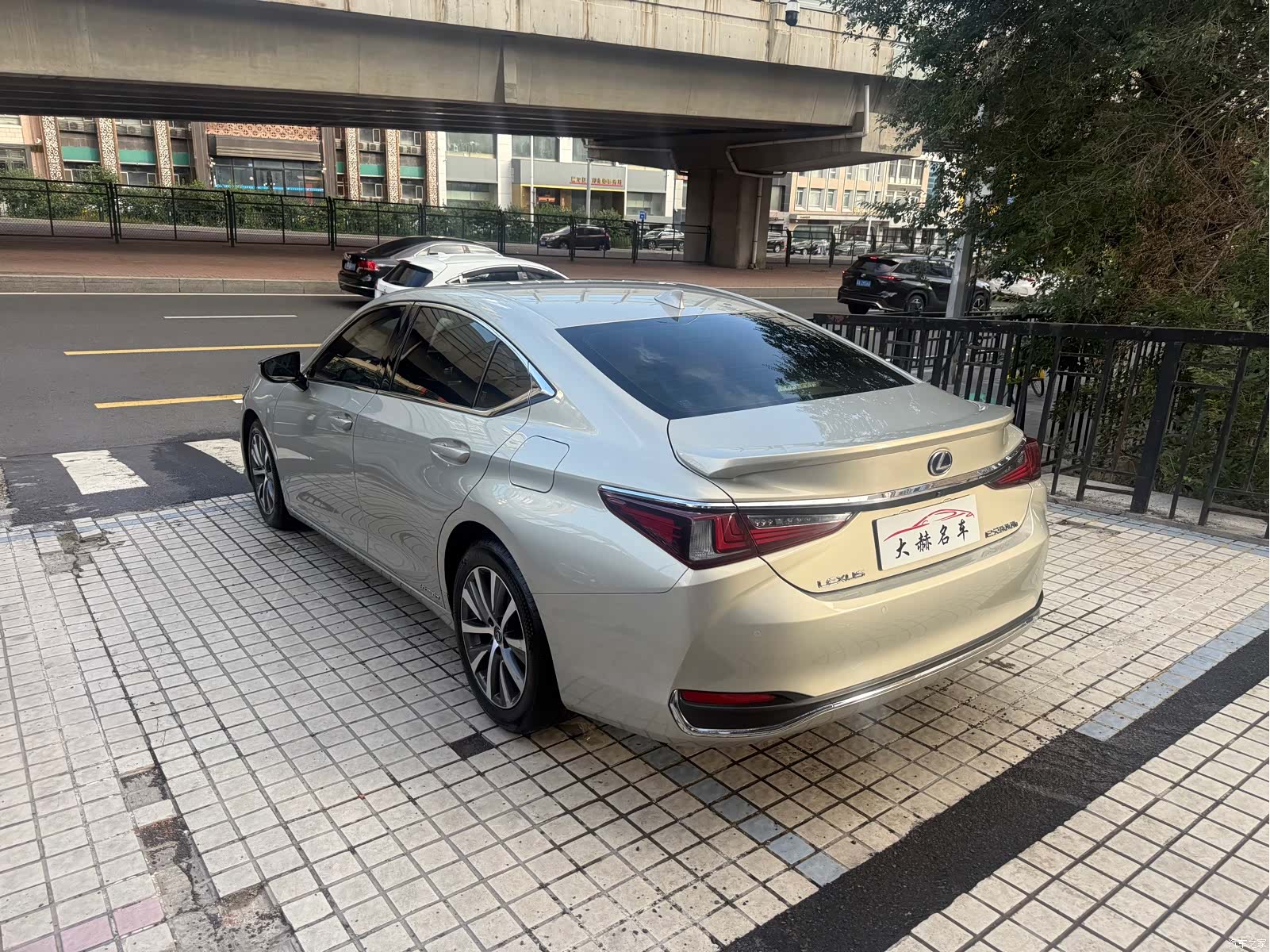 Lexus ES, 2019 4