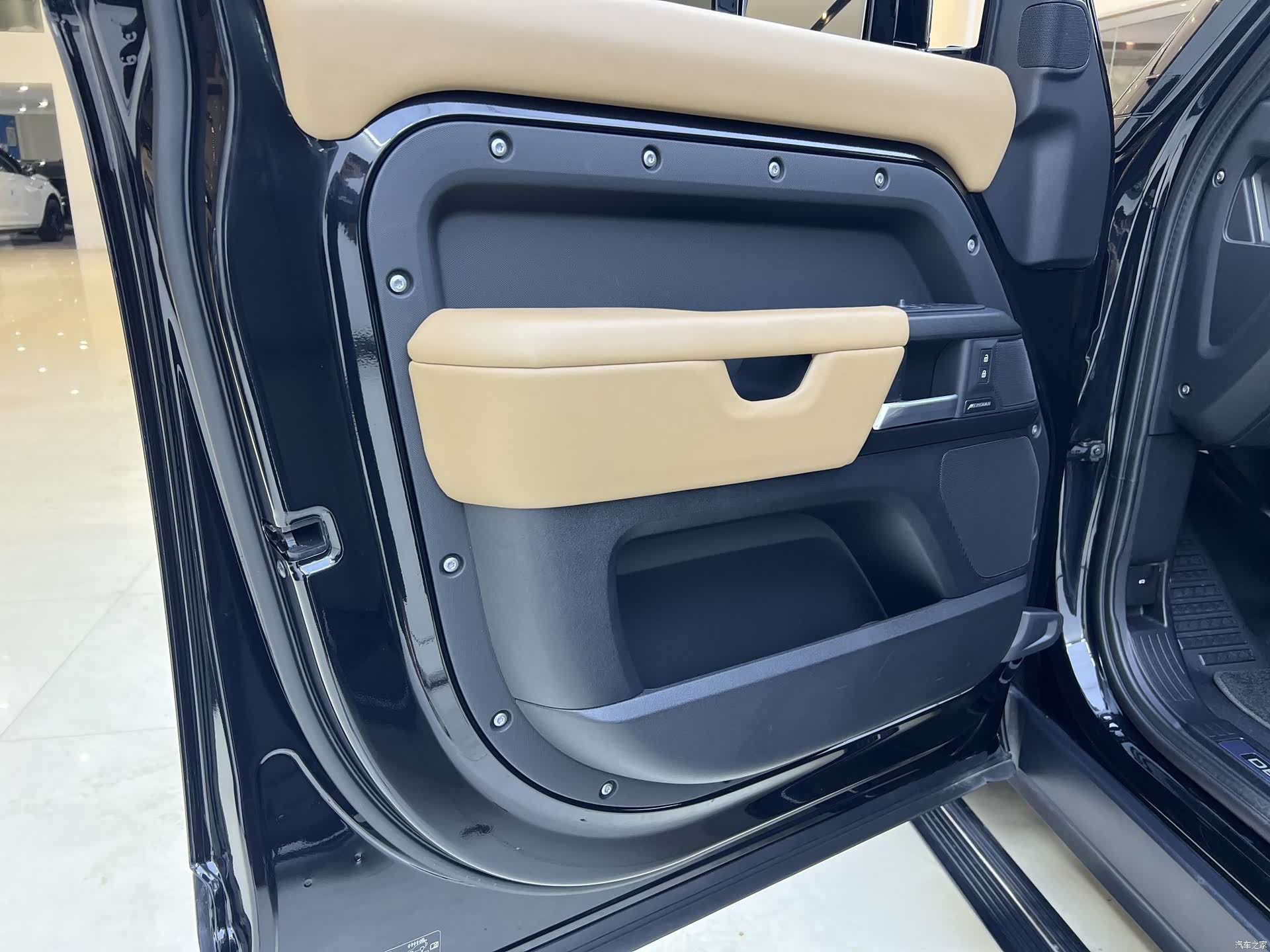 Land Rover Defender, 2025 13