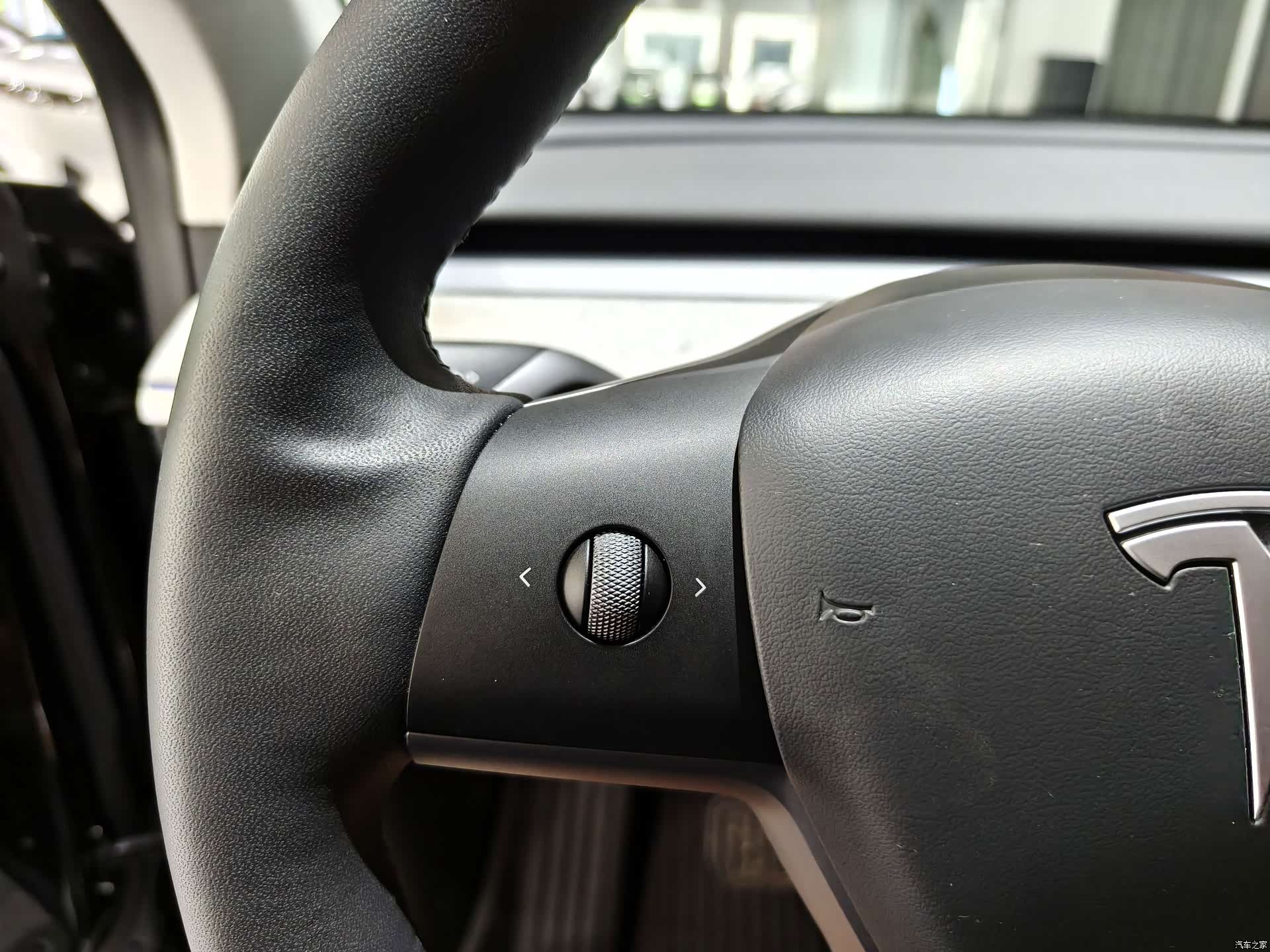 Tesla Model Y, 2023 17