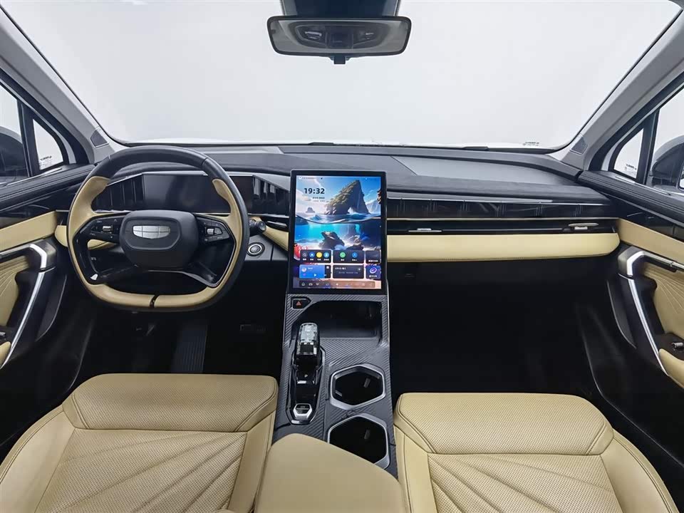 Geely Atlas L