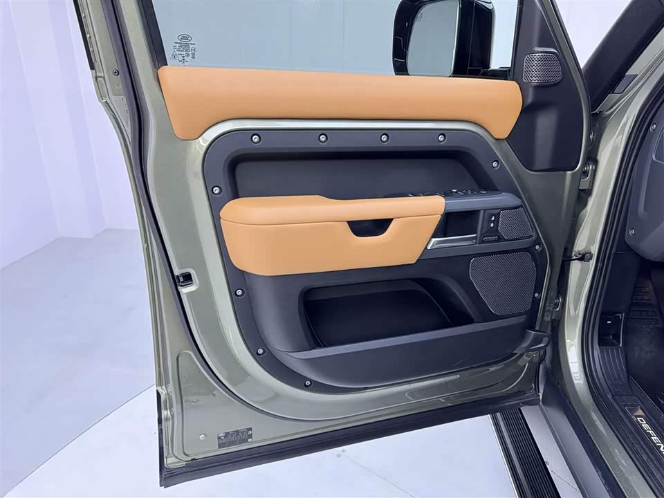 Land Rover guard