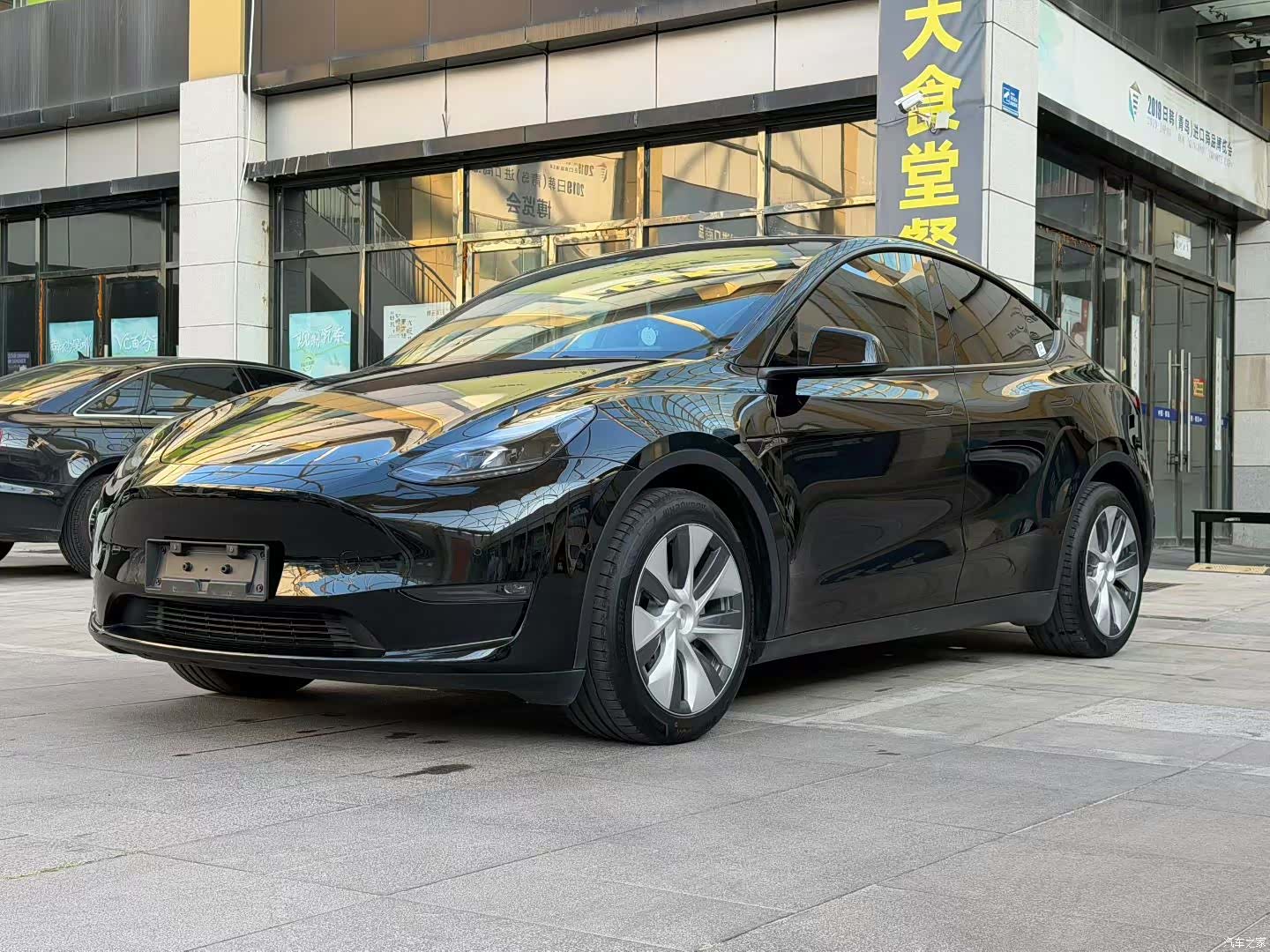 Tesla Model Y, 2023 1