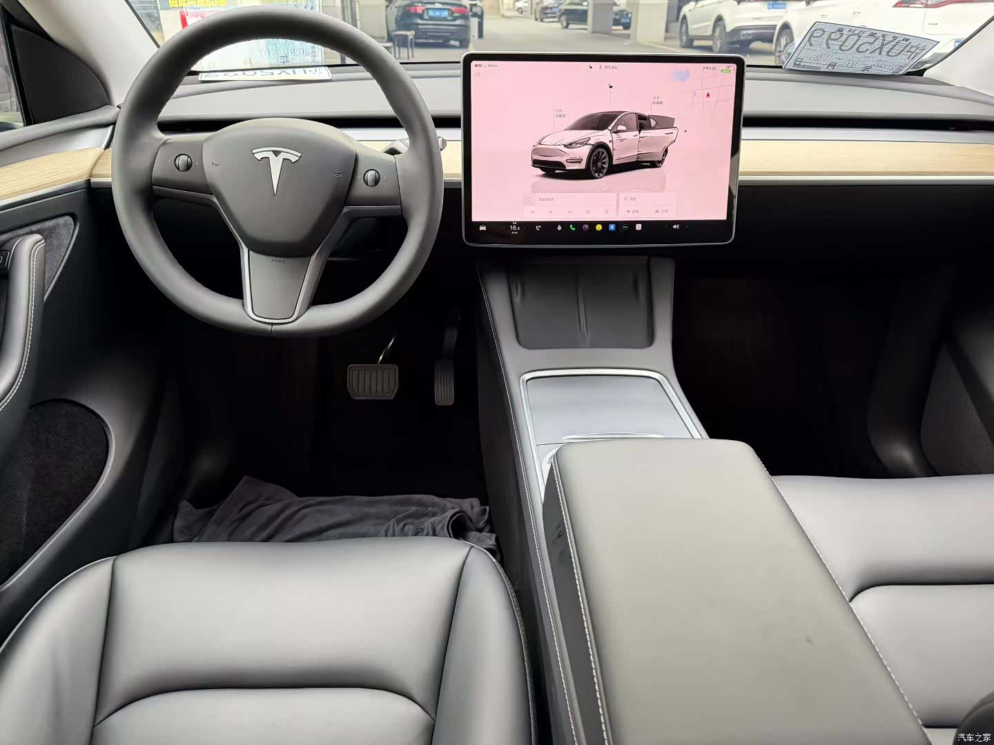 Tesla Model Y, 2023 4