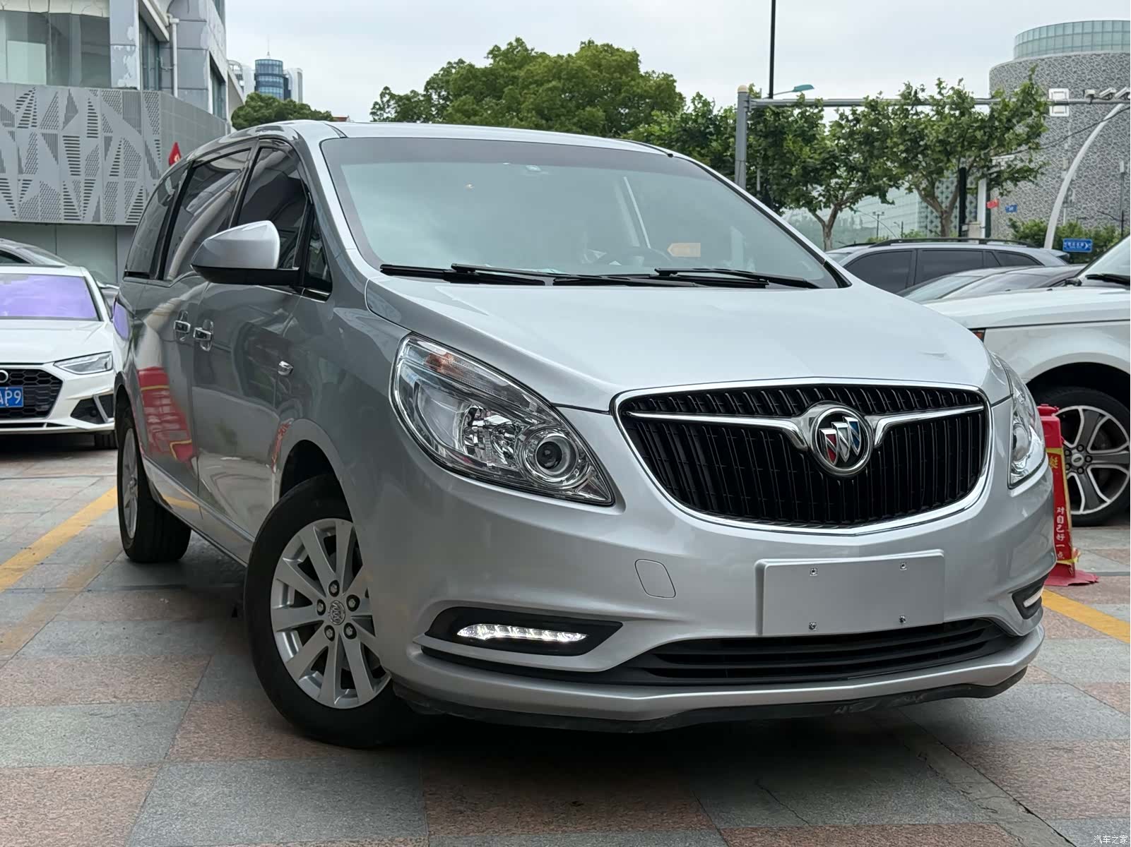 Buick GL8, 2017 10