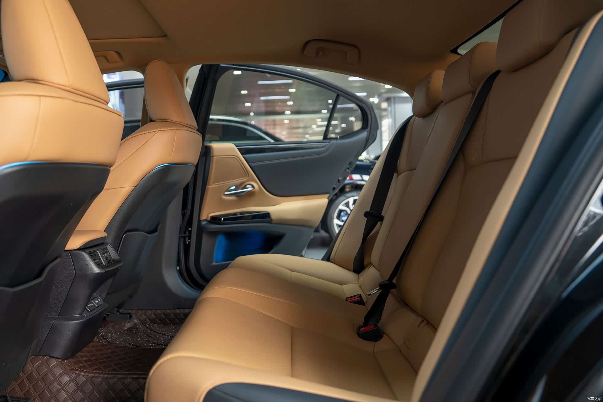 Lexus ES, 2023 14