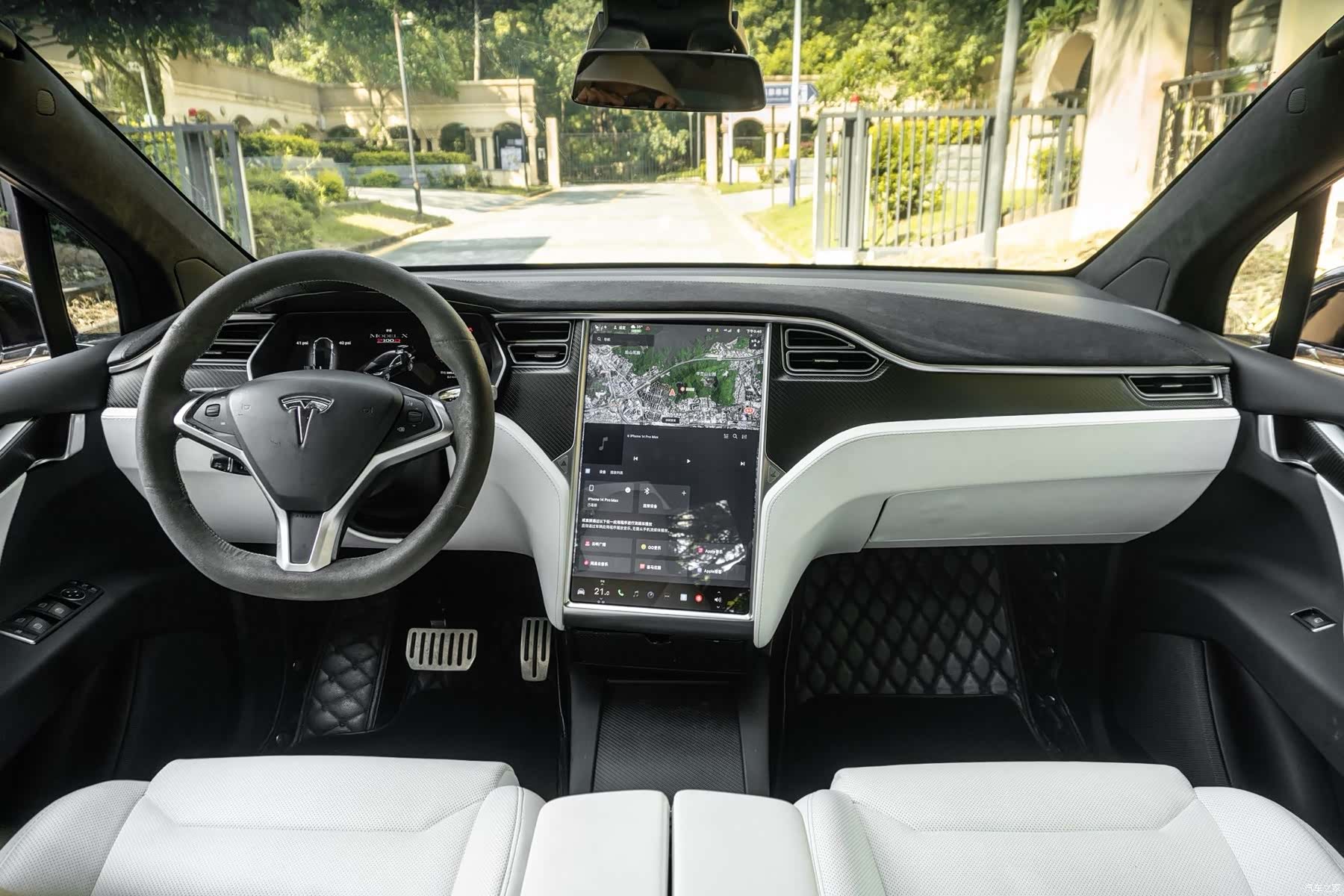 Tesla Model X, 2017 12
