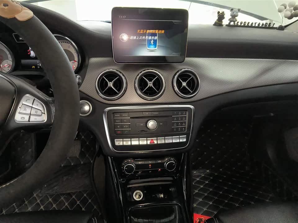 Mercedes-Benz GLA Mercedes-Benz GLA