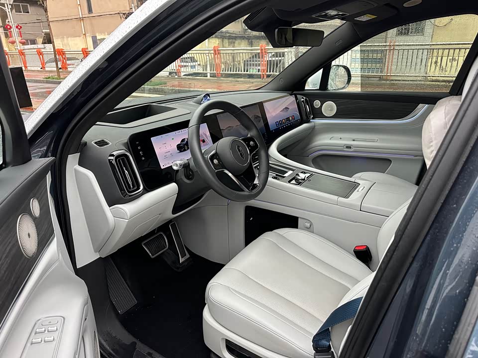 AITO Ask the world M9