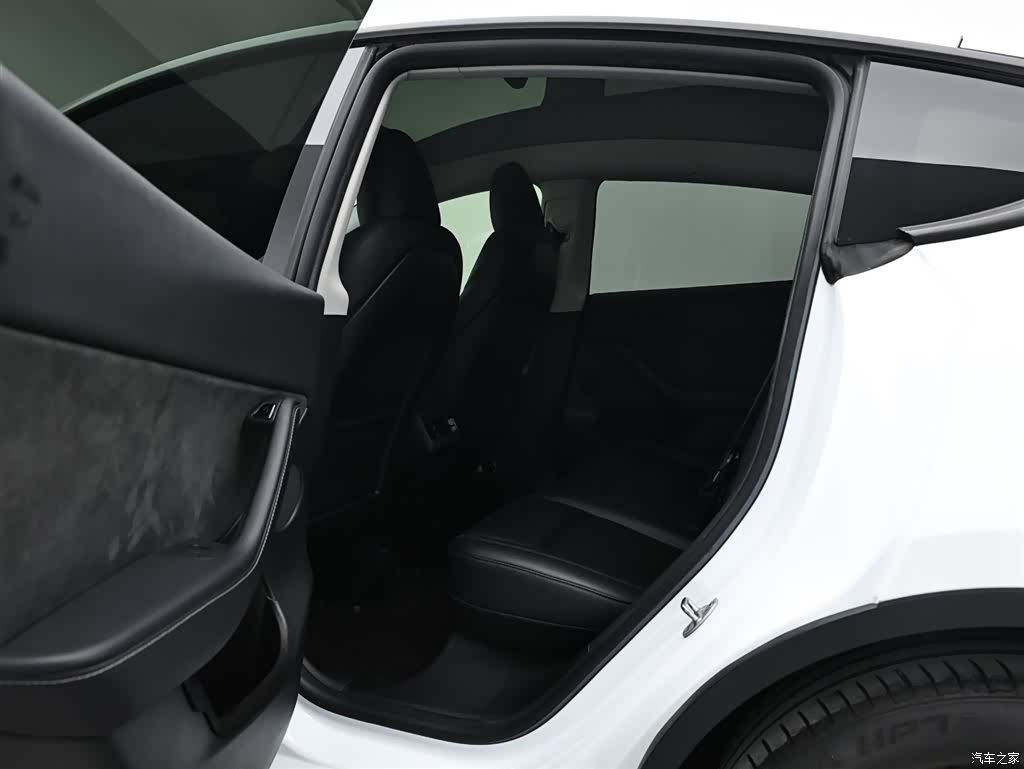 Tesla Model Y, 2023 15