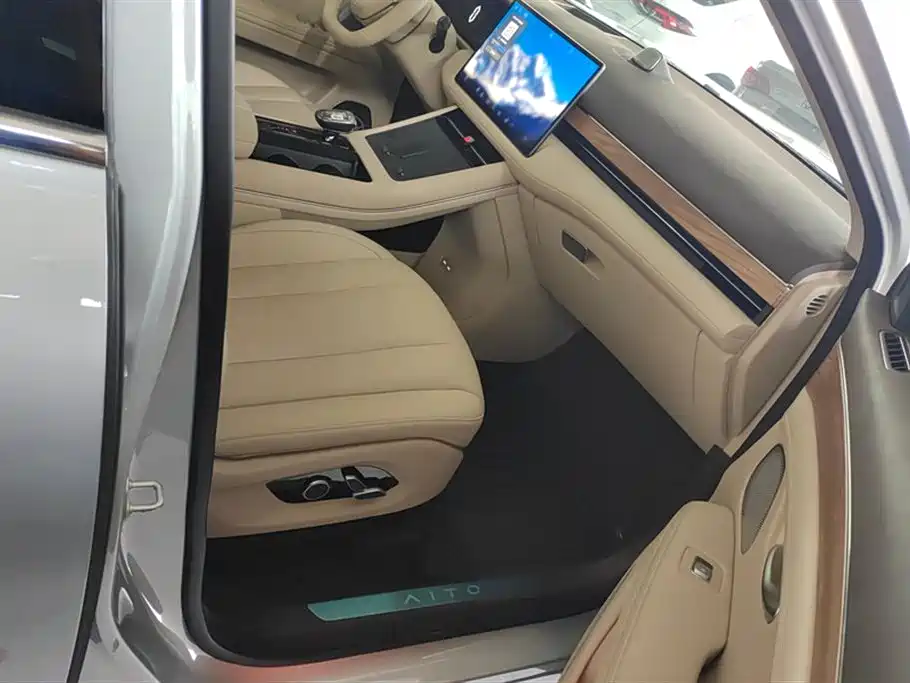 AITO Ask the world M7