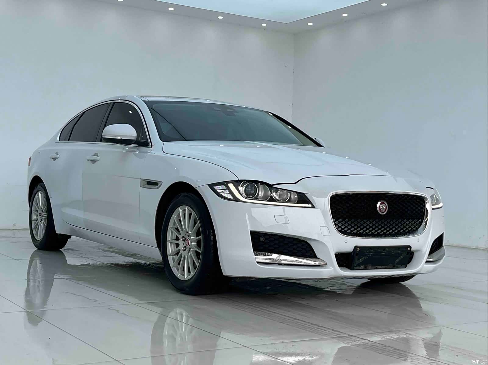 Jaguar XF, 2016 2