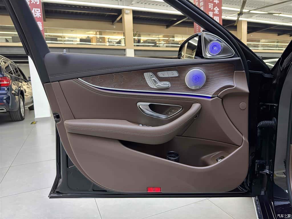 Mercedes-Benz E-Class, 2023 14