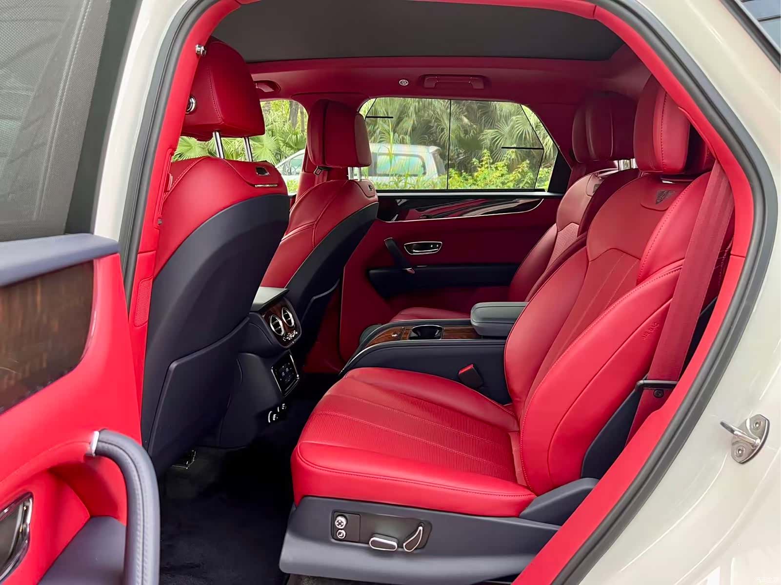 Bentley Bentayga, 2020 6
