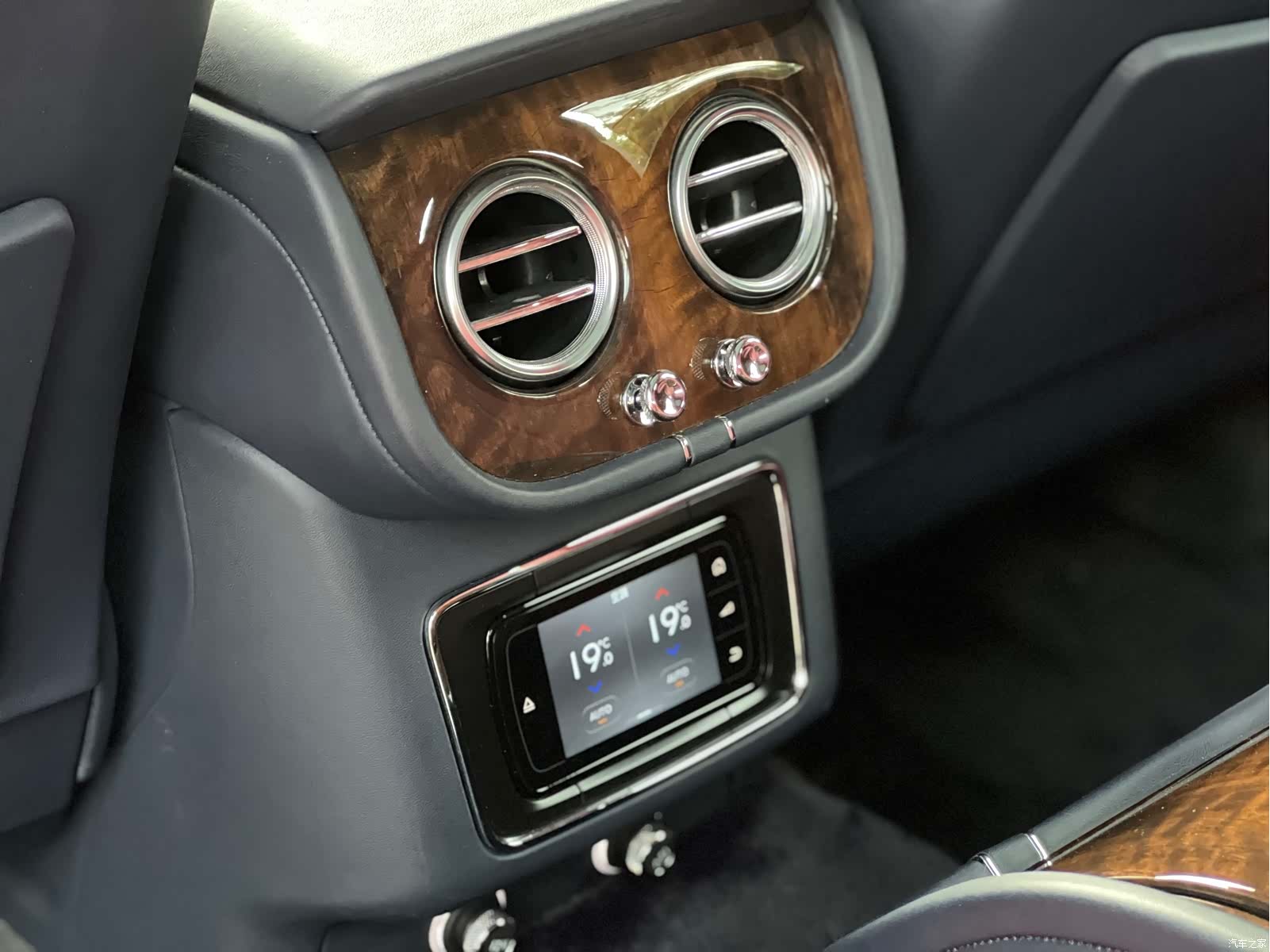 Bentley Bentayga, 2020 13