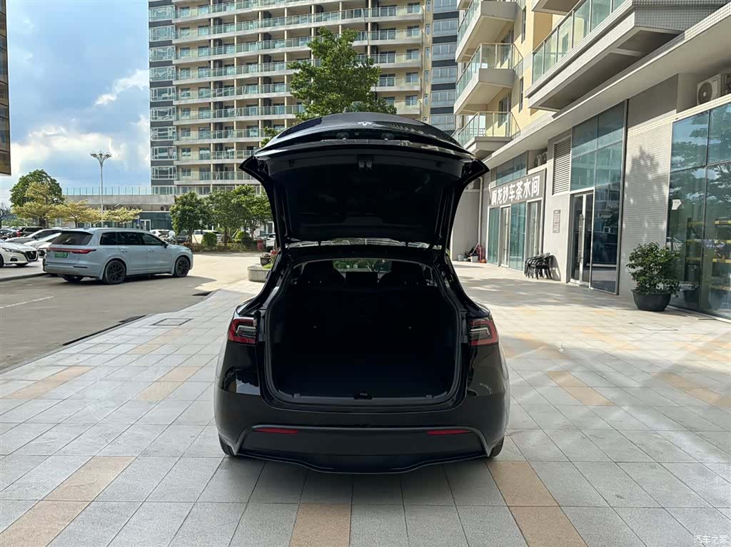 Tesla Model Y, 2022 10