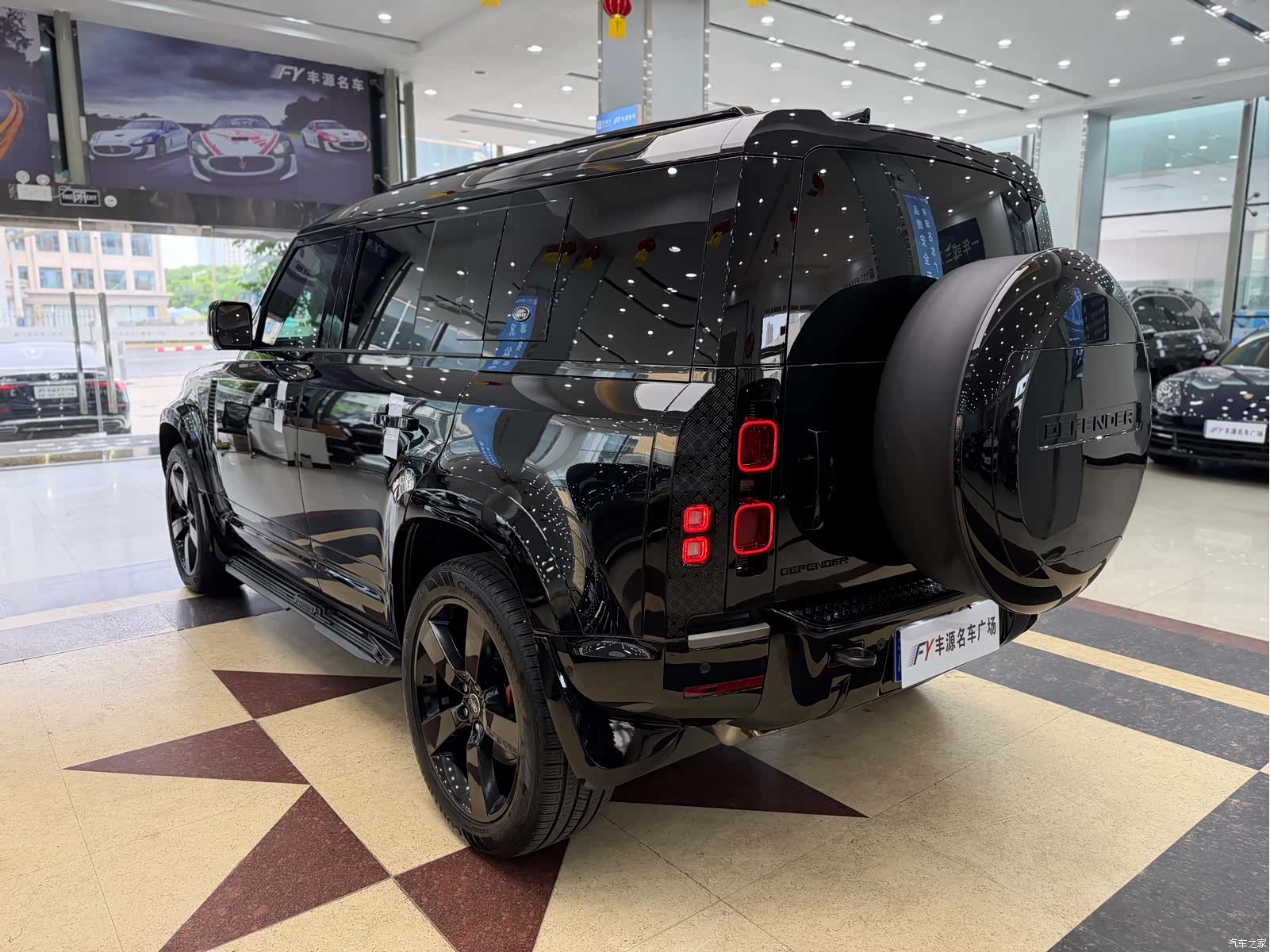 Land Rover Defender, 2024 31