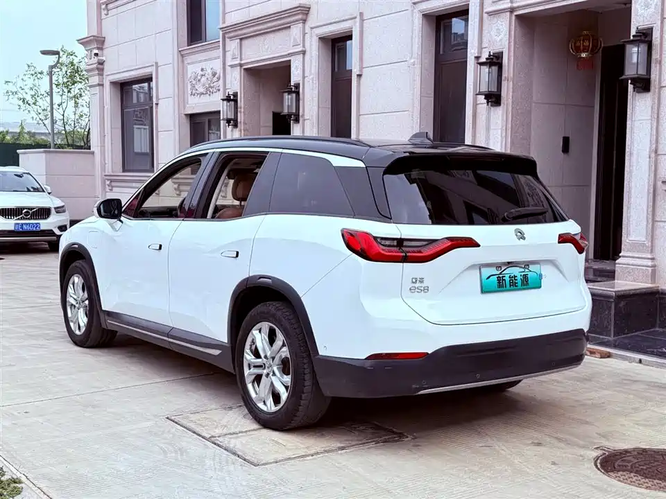 NIO ES8