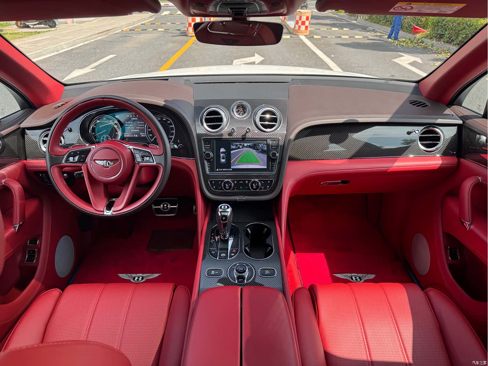 Bentley Bentayga, 2018 15