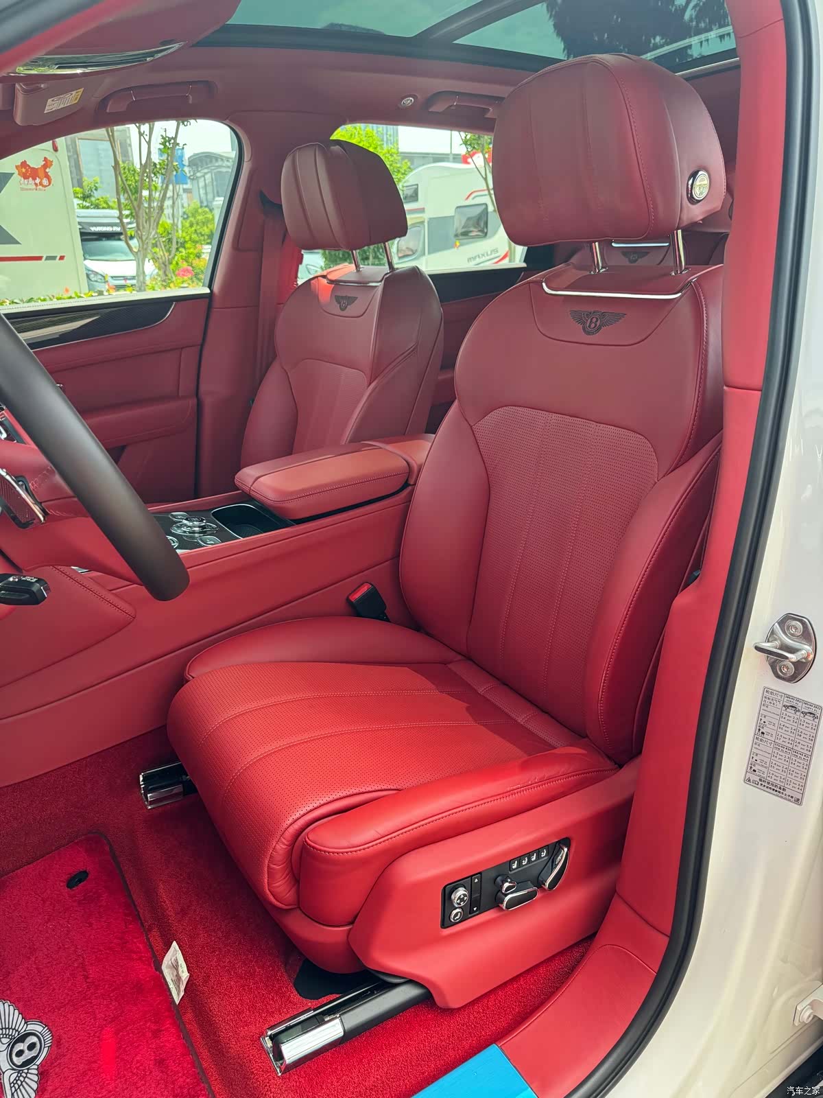 Bentley Bentayga, 2018 11