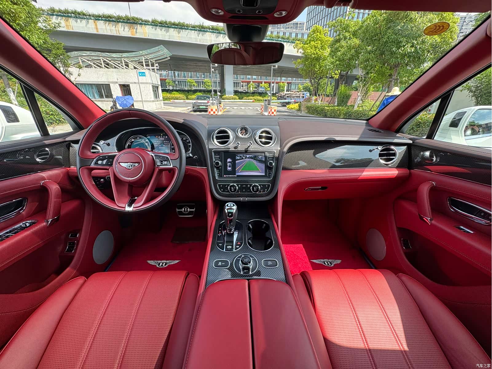 Bentley Bentayga, 2018 16