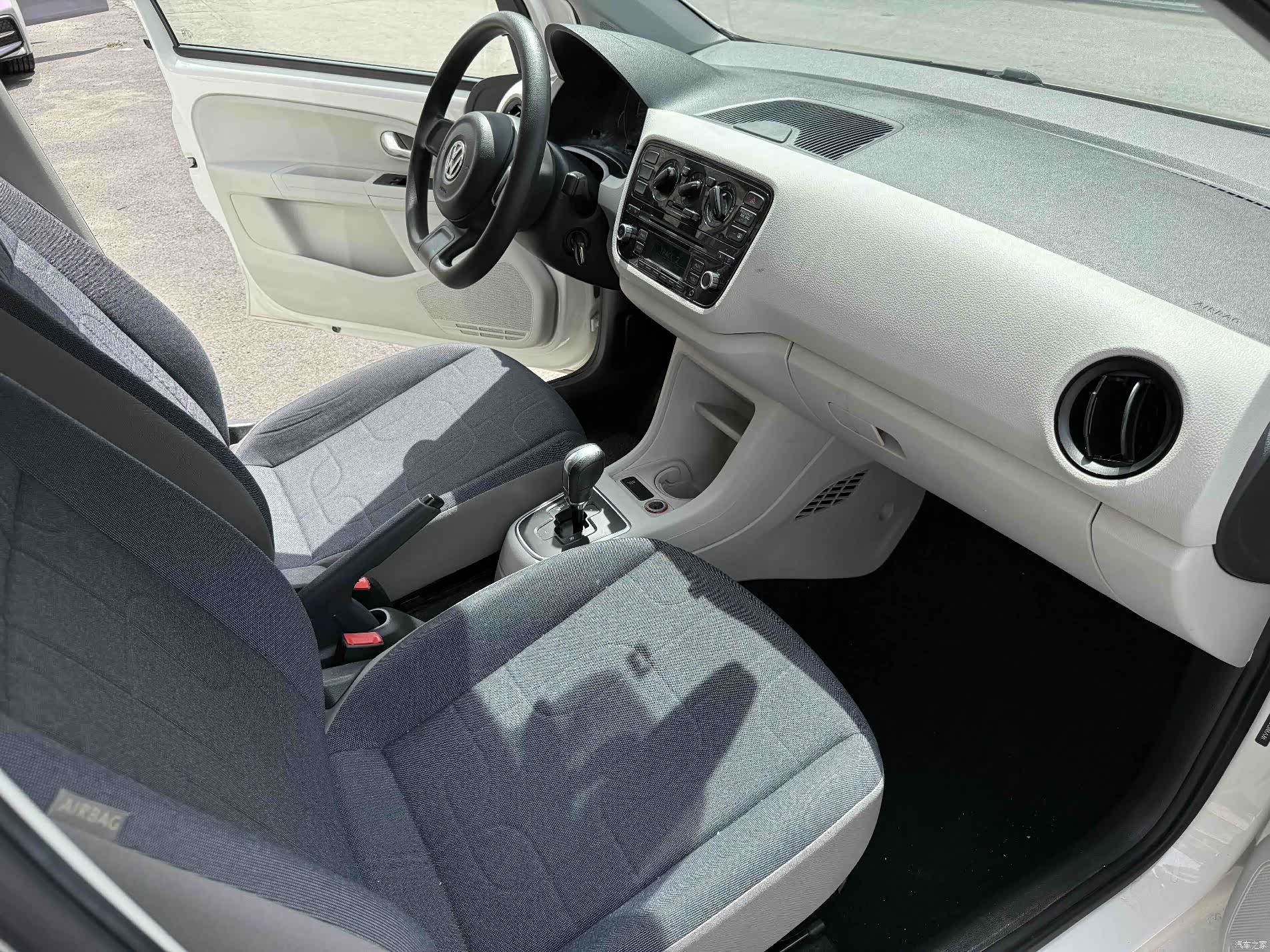 Volkswagen up, 2016 8