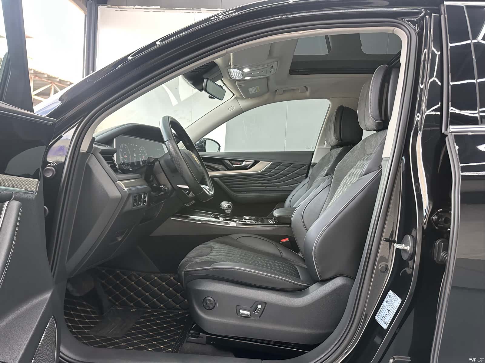 Hongqi HS5, 2022 4