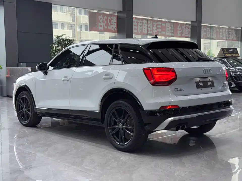 Audi Q2L