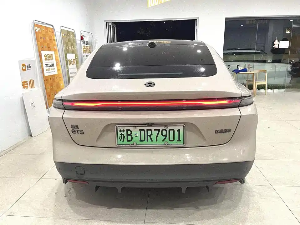 NIO ET5