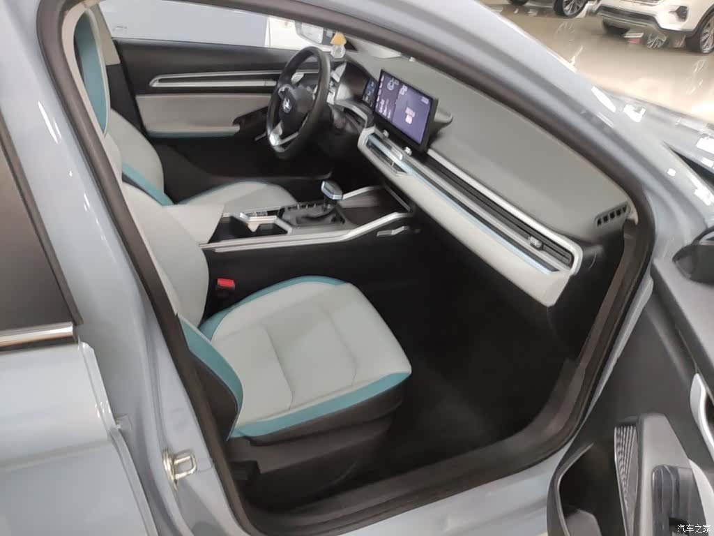 Geely Emgrand, 2023 25